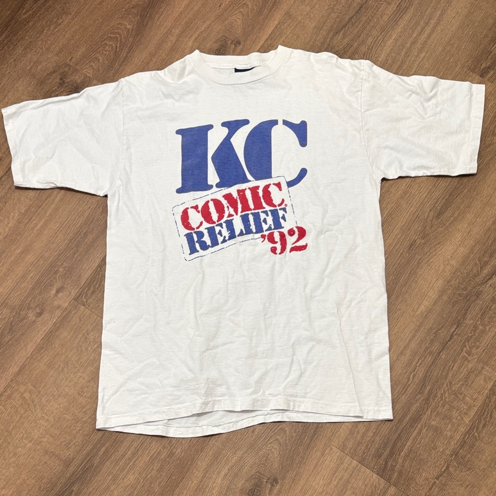 KC Comic Relief '92 Graphic Tee- White with Blue & Red Print Single Stitch Sz XL